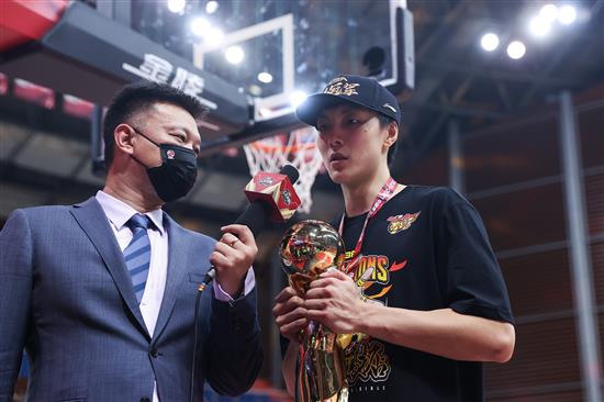 胡明轩拿下总决赛MVP。